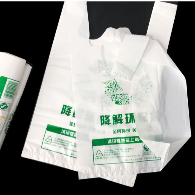 助力环保可持续，广东可降解塑料袋原材料多少钱一吨?